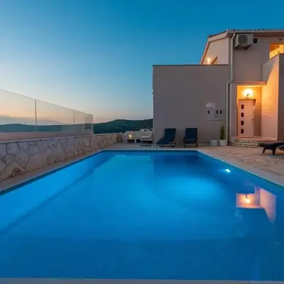 Quiet Bay Getaway Apt Mona 5 7 and 8