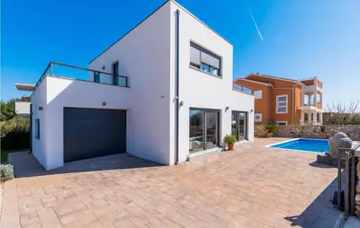 Bazen u objektu Awesome Home In Srima ili u blizini