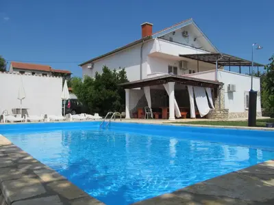 Bazen u objektu Guest Accommodation Grozdanić ili u blizini