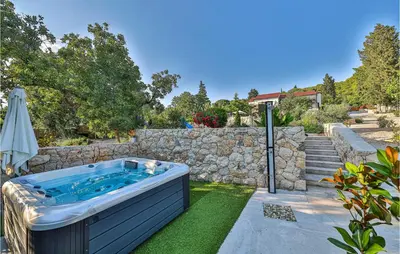 Bazen u objektu Awesome Home In Sibenik ili u blizini