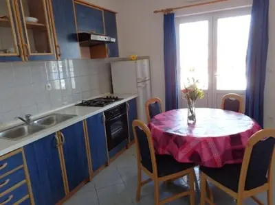 Kuhinja ili čajna kuhinja u objektu Apartment in Grebaštica with sea view, balcony, air conditioning, WiFi (3571-3)