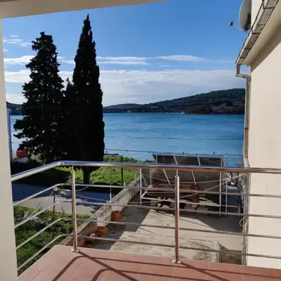 Apartment in Tisno with sea view