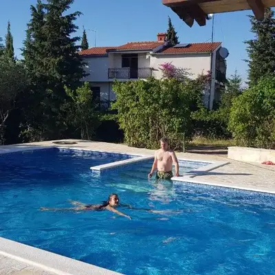 Villa Ivanka Murter ap A sa grijanim bazenom i besplatnim parkingom