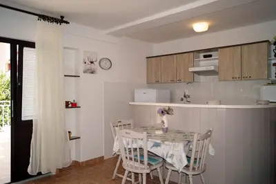 Kuhinja ili čajna kuhinja u objektu Apartments by the sea Sparadici, Sibenik - 18043