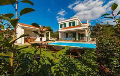 Bazen u objektu Stunning Home In Primosten ili u blizini