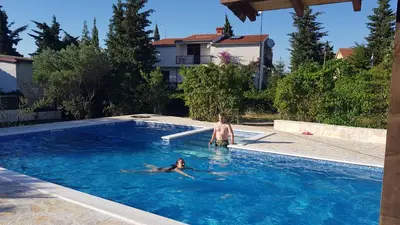 Bazen u objektu Villa Ivanka Murter ap B sa grijanim bazenom i besplatnim parkingom ili u blizini