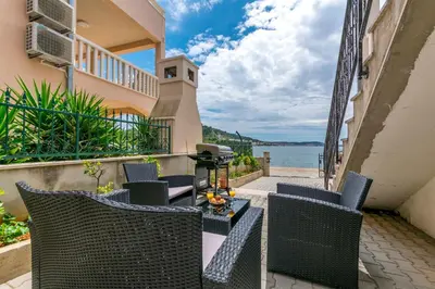 Balkon ili terasa u objektu Apartments Villa J i M by the sea