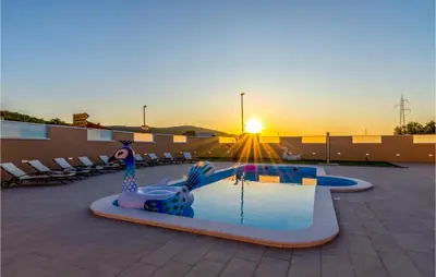 Bazen u objektu Luxurious Home In Dubrava Kod Sibenika ili u blizini