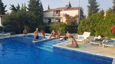 Bazen u objektu Villa Ivanka Murter ap C sa grijanim bazenom i besplatnim parkingom ili u blizini