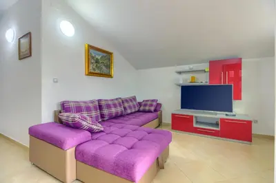TV i/ili zabavni centar u objektu Apartment in Pirovac with sea view, terrace, air conditioning, WiFi (4925-1)