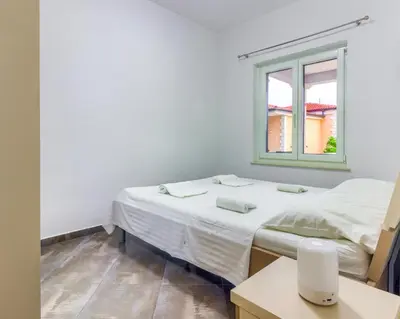 Krevet ili kreveti u jedinici u objektu Apartment in Pirovac with sea view, terrace, air conditioning, WiFi (4925-2)