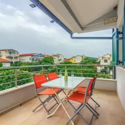Ferienwohnung in Pirovac mit Terrasse