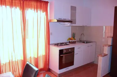 Kuhinja ili čajna kuhinja u objektu Apartments by the sea Razanj, Rogoznica - 18089