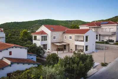 Pogled na planine ili pogled na planine iz apartmana