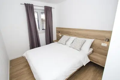Krevet ili kreveti u jedinici u objektu Apartment in Vodice with air conditioning, WiFi, dishwasher, pool 4932-5
