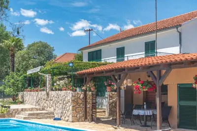 Bazen u objektu Holiday home Srdašce ili u blizini