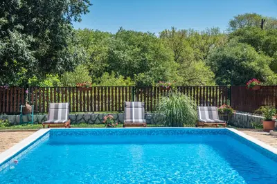 Bazen u objektu Holiday home Srdašce ili u blizini