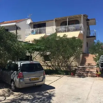 Apartments by the sea Pirovac