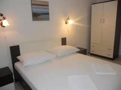 Krevet ili kreveti u jedinici u objektu Apartments by the sea Rogoznica - 18158