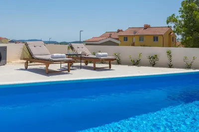 Bazen u objektu Villa Bettina ili u blizini