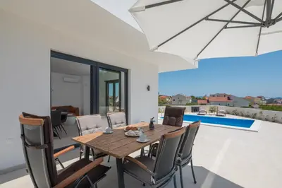 Bazen u objektu Villa Bettina ili u blizini
