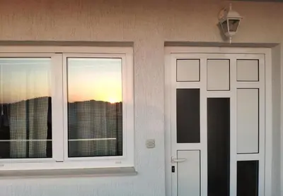 Pogled na izlazak ili zalazak sunca iz apartmana