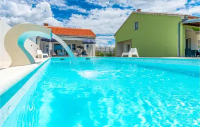 Bazen u objektu Stunning Home In Benkovac ili u blizini