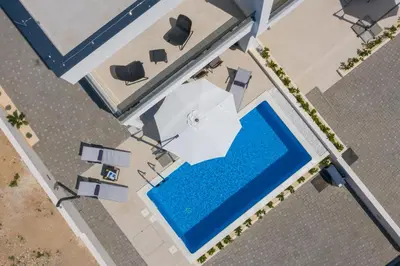 Bazen u objektu Villa Nadija with heated pool ili u blizini