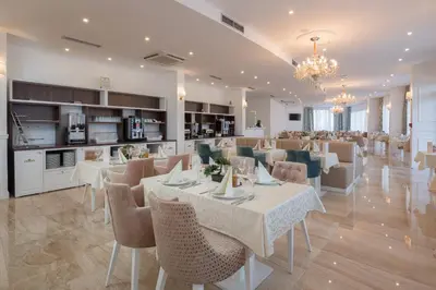 Restoran ili neka druga zalogajnica u objektu Perla Resort