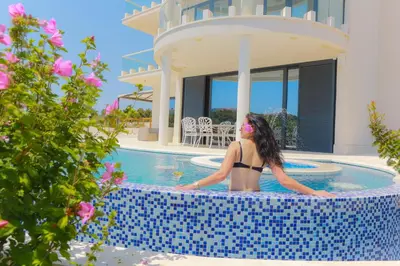 Bazen u objektu Perla Resort ili u blizini