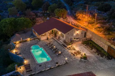 Bazen u objektu Family friendly house with a swimming pool Stupin Celine, Rogoznica - 18194 ili u blizini
