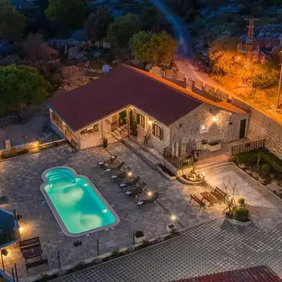 Family friendly house with a swimming pool Stupin Celine