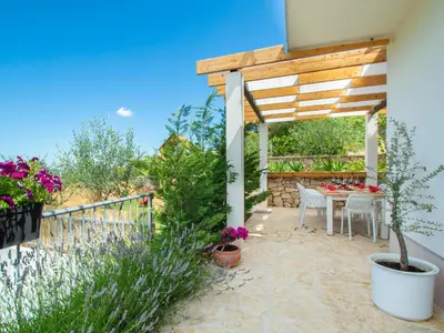 Vrt u objektu Holiday Home Dalmacia by Interhome