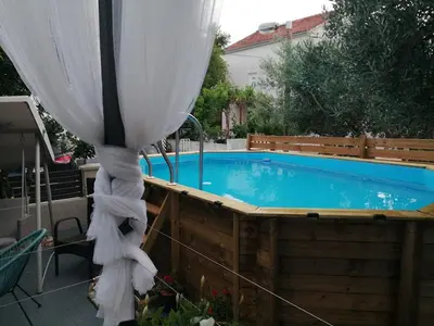 Bazen u objektu Holiday Home Slavica, prizemlje objekta ili u blizini