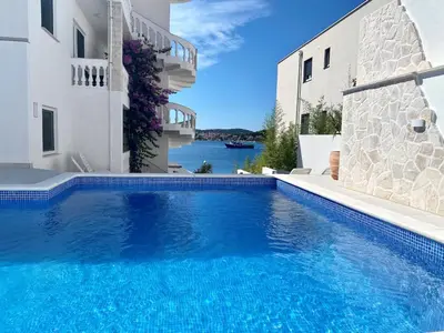 Bazen u objektu Villa Maluma ili u blizini