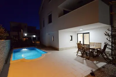 Bazen u objektu Apartment Nata ili u blizini