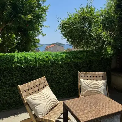 Private studio apartment with a garden and a terrace