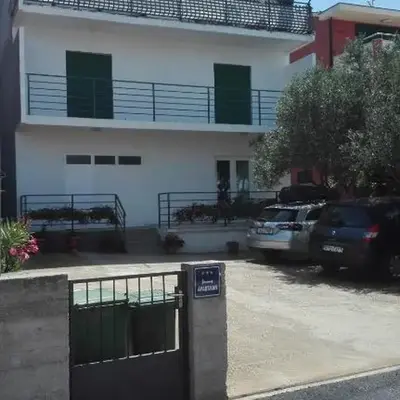 Apartment in Brodarica with sea view