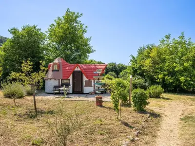 Vrt u objektu Krka Fairytale Little Castle