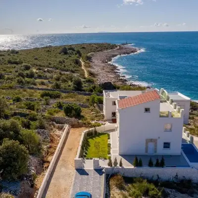 Villa Esquel - Beachfront