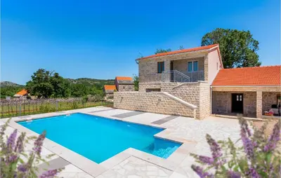 Bazen u objektu Awesome Home In Unesic ili u blizini