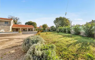 Vrt u objektu Awesome Home In Unesic