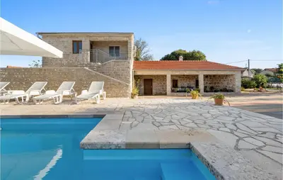 Bazen u objektu Awesome Home In Unesic ili u blizini