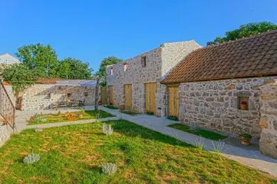 Zgrada u kojoj se nalazi vila