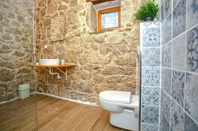 Kupaonica u objektu Heritage House Vrime - stone house with heated pool