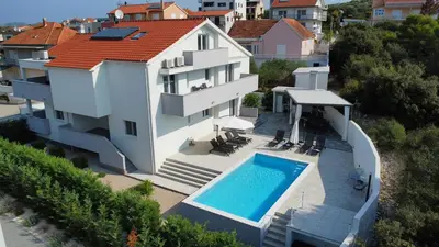Bazen u objektu Villa Amaris ili u blizini