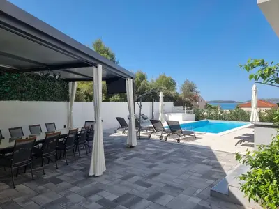 Bazen u objektu Villa Amaris ili u blizini