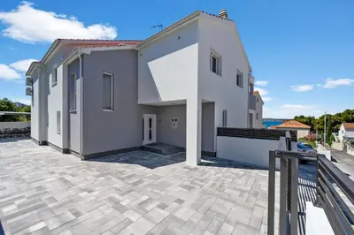 Zgrada u kojoj se nalazi vikendica