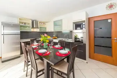 Kuhinja ili čajna kuhinja u objektu Holiday Home Zen