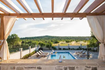 Bazen u objektu Villa Rozara by AdriaticLuxuryVillas ili u blizini